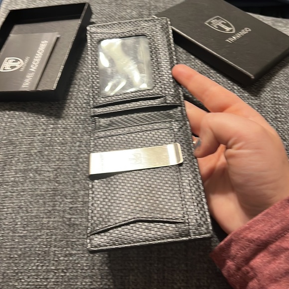 Travando Bifold with Money Clip Wallet - black on black - Picture 4 of 7